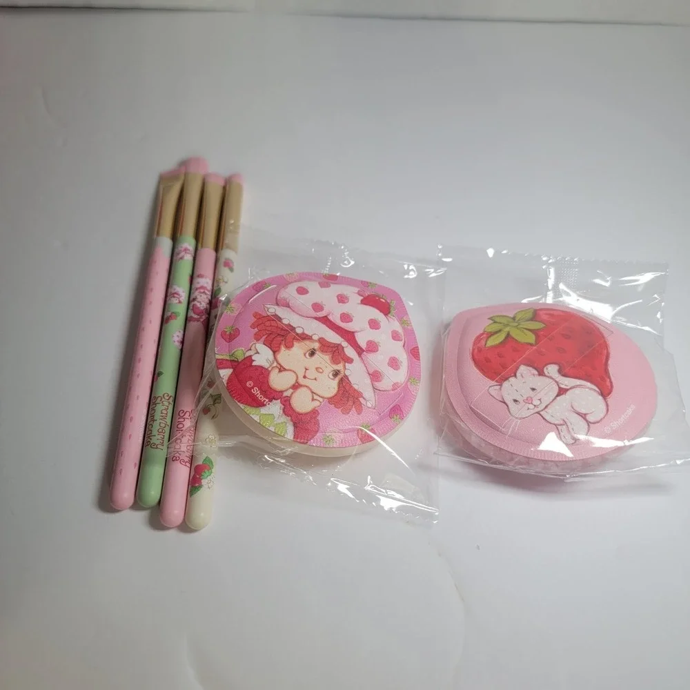 Strawberry Shortcake Large Makeup Cosmetic Bag & 4 Eye Brushes & 2 Applicators